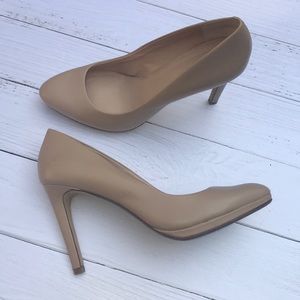 Banana Republic Nude Pumps